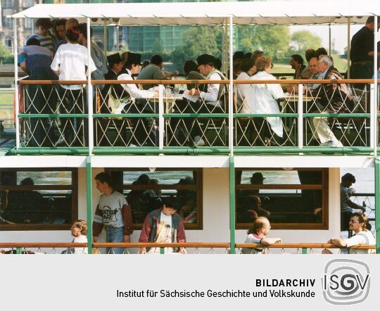 Dampfschiff " Meißen" an der Anlegestelle in Dresden