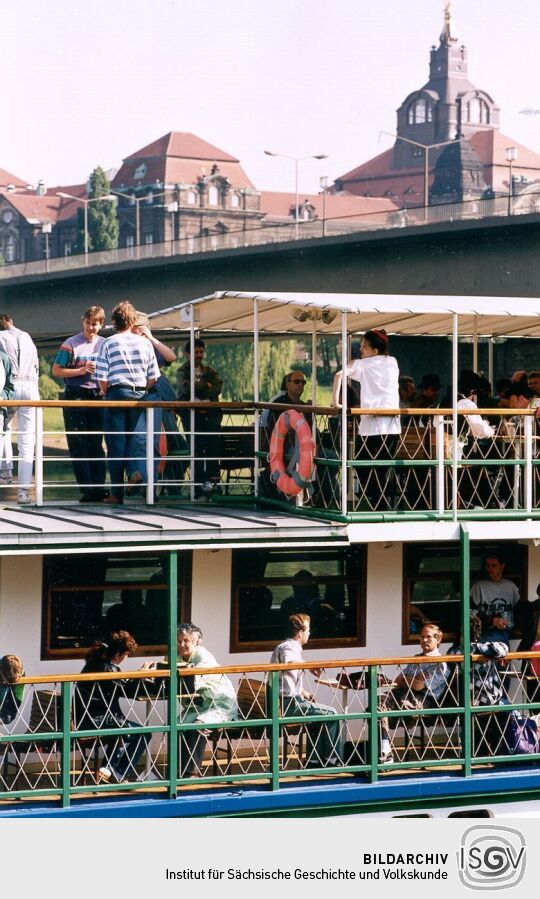 Dampfschiff an der Anlegestelle in Dresden