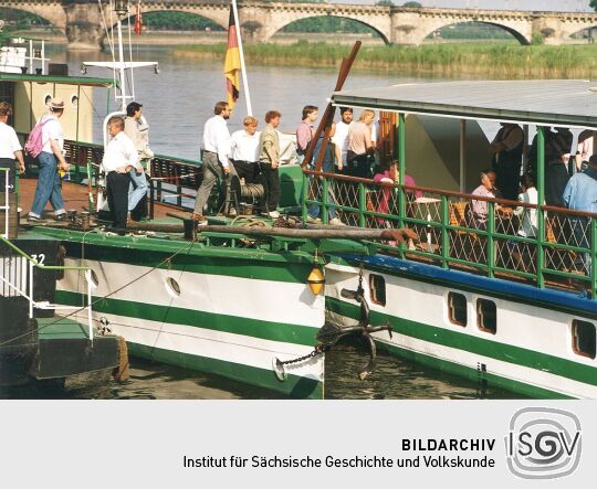 Dampfschiff " Meißen" an der Anlegestelle in Dresden