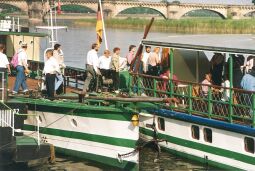 Bild: Dampfschiff " Meißen" an der Anlegestelle in Dresden
