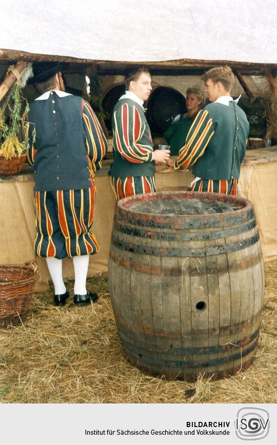 Historische Schau in Kötzschenbroda - Weinfass
