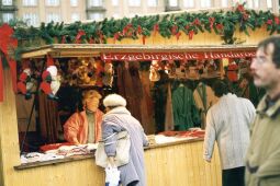Bild: Verkaufsstand auf dem Striezelmarkt in Dresden