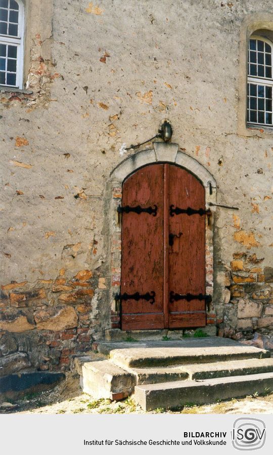 Eingang zur Heuersdorfer Kirche