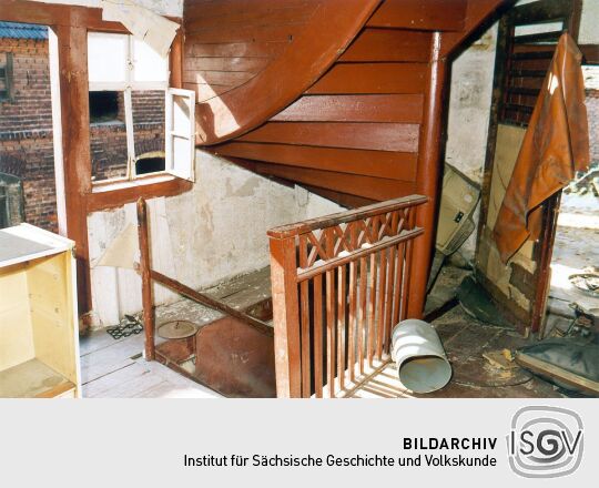 Treppenaufgang eines Wohnhauses in Dreiskau-Muckern