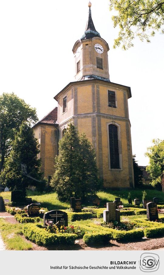 Friedhof und Kirche in Schmannewitz