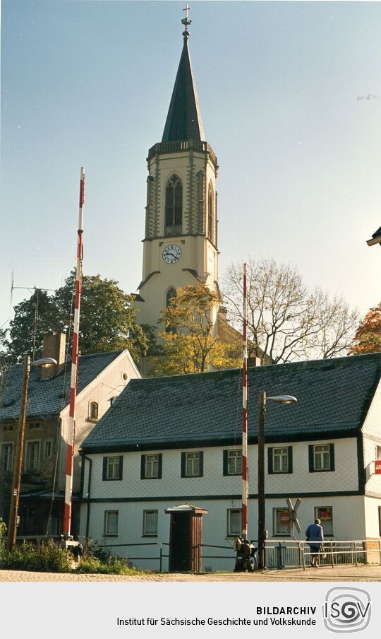 Blick zur Kirche in Neuhausen