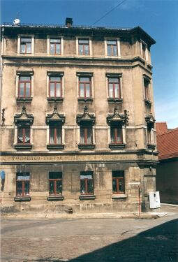 Bild: Wohnhaus mit alter Reklame in der Domgasse in Freiberg