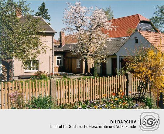 Wohnhaus mit Hof an der Querstraße in Obercunnersdorf