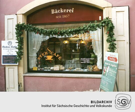 Weihnachtlich geschmückte Bäckerei in Zittau