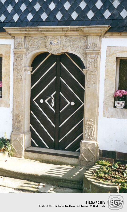 Portal eines Wohnhauses in Waltersdorf