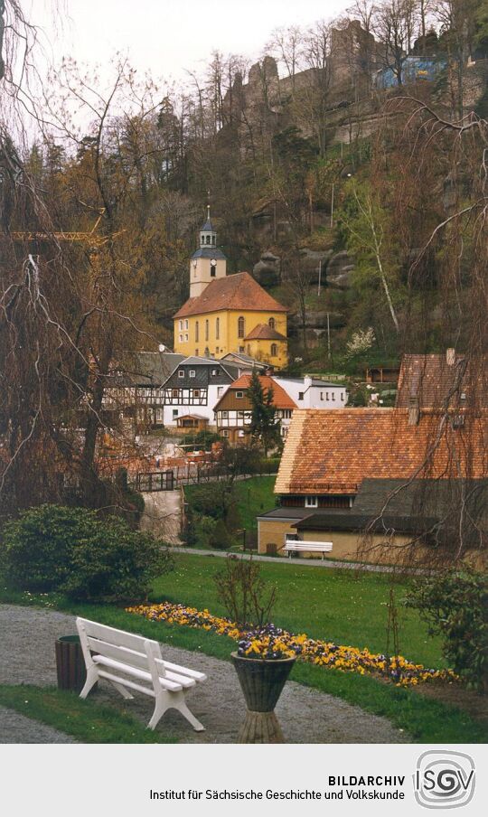 Blick zur Kirche in Qybin