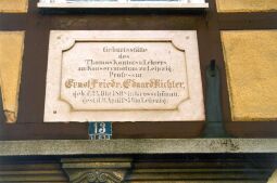 Bild: Gedenktafel an einem Umgebindehaus in Großschönau