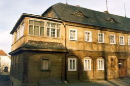 Bild: Umgebindehaus mit aufgesetzter Laube in Ebersbach