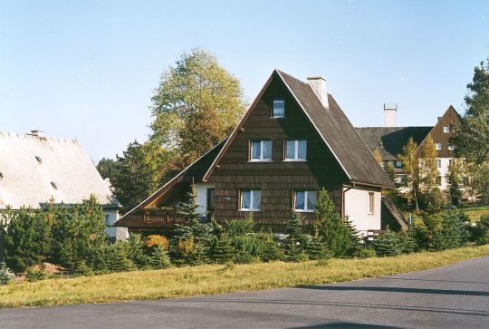 Wohnhaus mit schindelverkleidetem Giebel in Holzhau