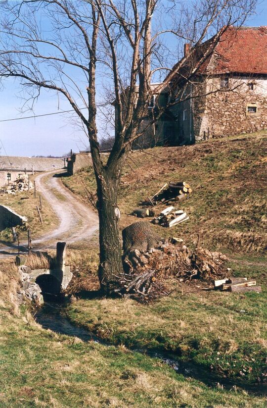 Auffahrt zu einem Bauernhof in Wingendorf