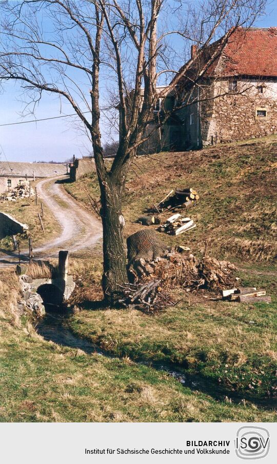 Auffahrt zu einem Bauernhof in Wingendorf