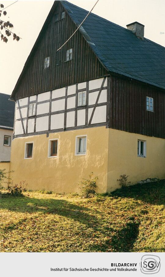 Zu einem Wohnhaus umgebaute Scheune in Hennersdorf