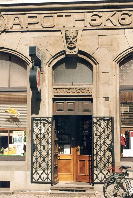 Eingang der Apotheke in Freital