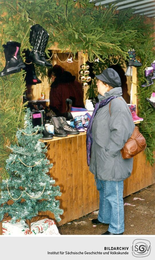 Schuhverkaufsstand auf dem Weihnachtsmarkt in Dippoldiswalde