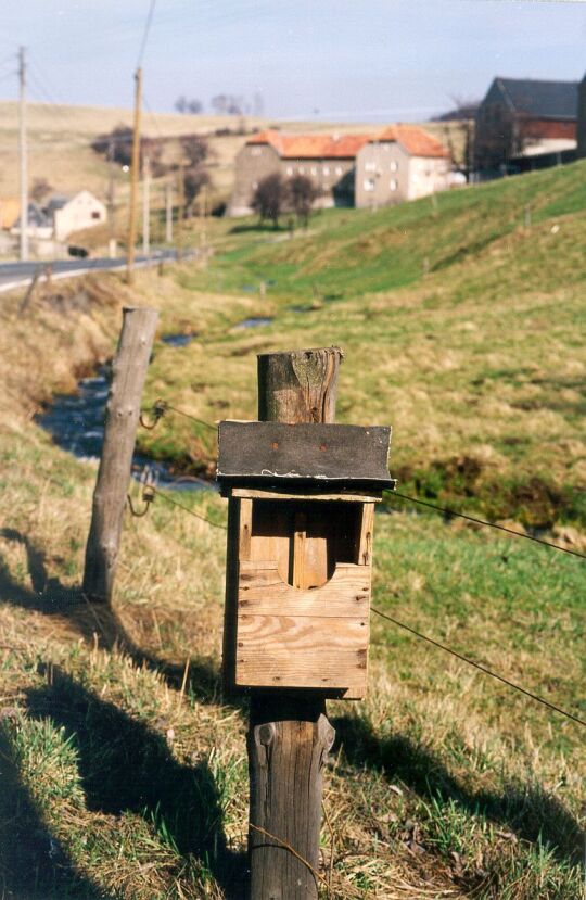 Briefkasten an der Dorfstrasse in Wingendorf