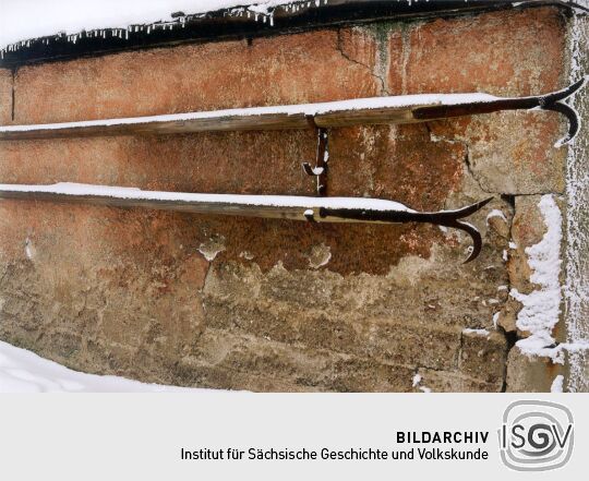 Feuerhaken für Holzschindeldächer in Zinnwald