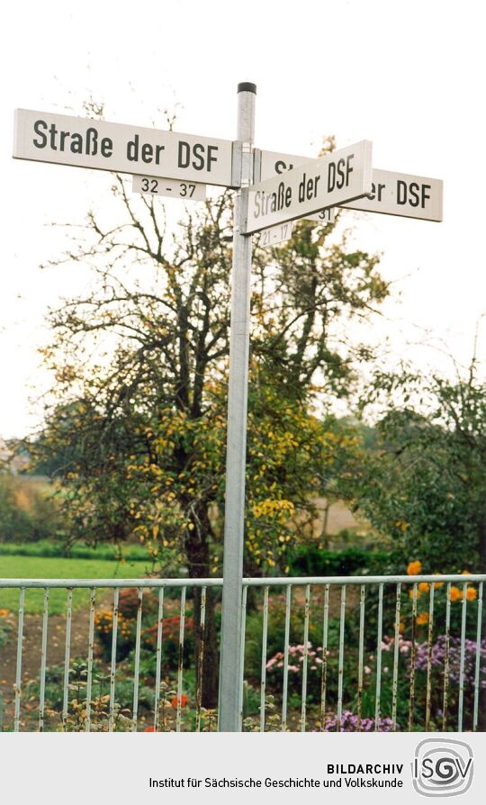Strassenschilder in Vogelgesang