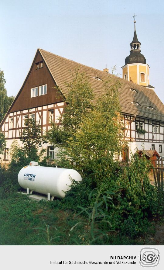 Kirche mit Pfarrhaus in Wermsdorf