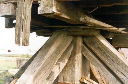 Reste der Arzberger Bockwindmühle