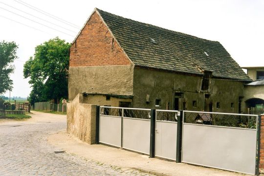 Ehemaliger Bauernof in der Staupitzer Dorfstrasse 55