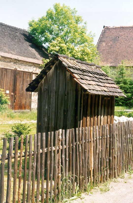 Alter Abort des ehemaligen Gutes in Sitzenroda