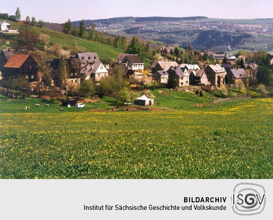 Blick auf die Häuser an der Bockauer Straße in Lauter