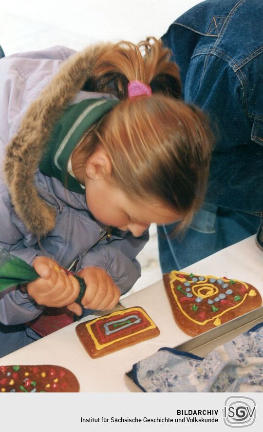 Pfefferkuchen garnieren zum Brunnenfest in Pulsnitz