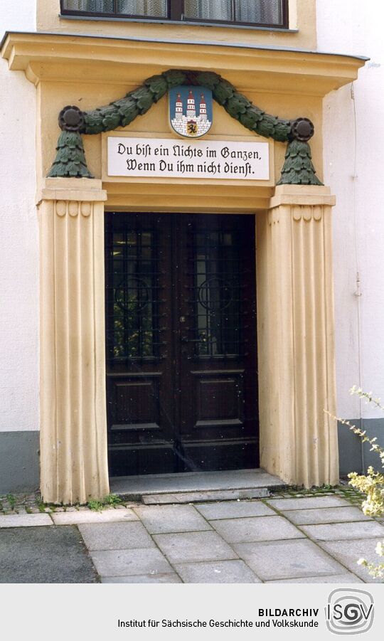 Freiberg, Obermarkt - Rathaus, Eingang Burgstraße (2009: 304361-63)