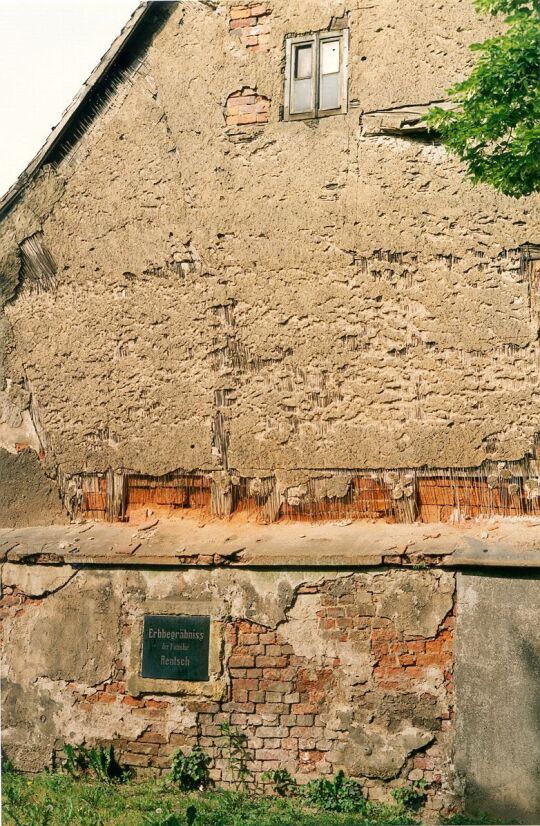 Grabplatte an einer Hauswand in Eilenburg