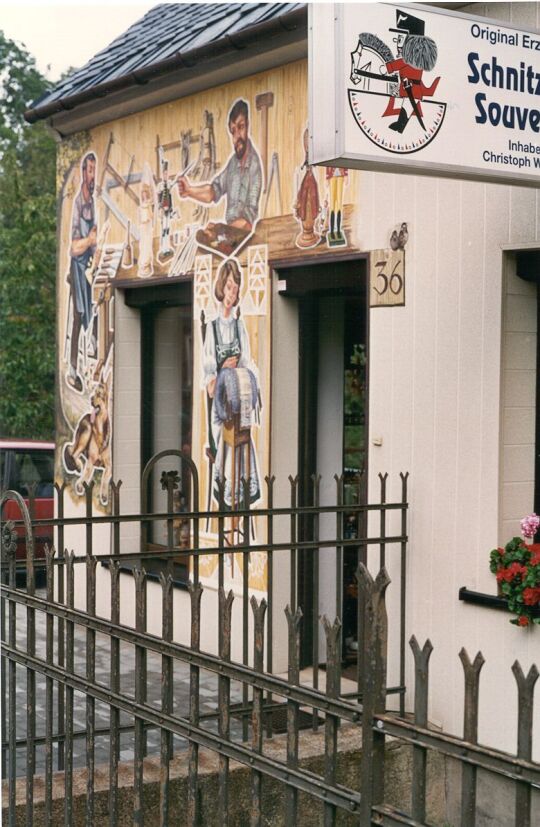 Wandmalereien an der Werkstatt eines Schnitzers in Ehrenfriedersdorf