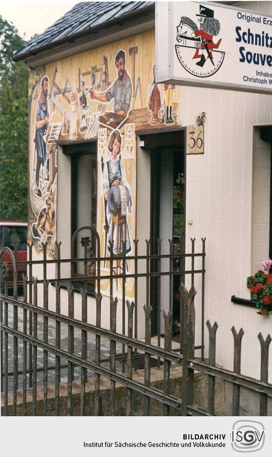 Wandmalereien an der Werkstatt eines Schnitzers in Ehrenfriedersdorf