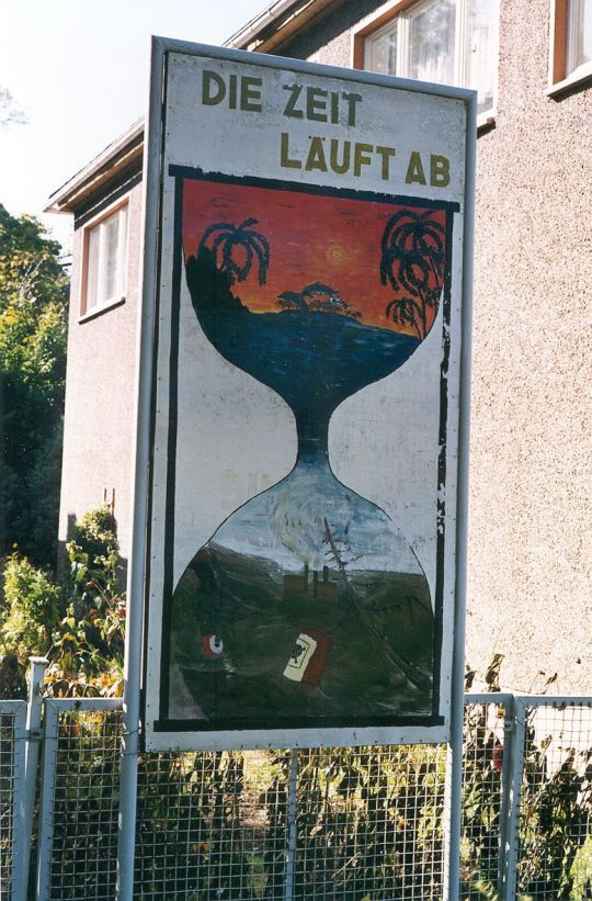 Schautafel neben einer Schule in Clausnitz