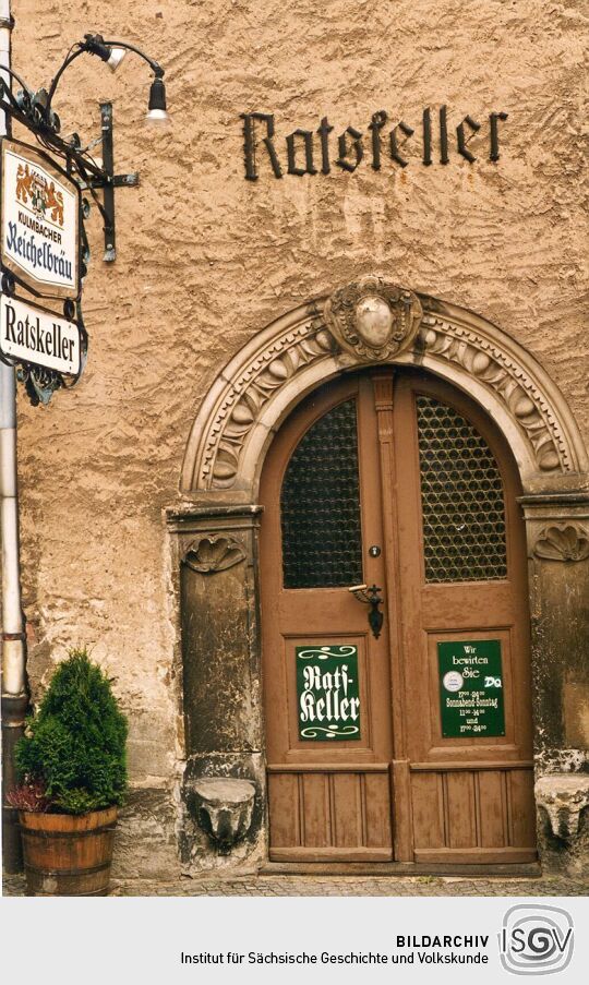 Portal des Ratskellers in Dohna