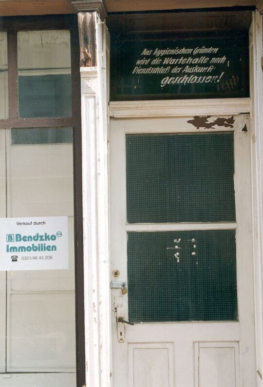 Eingang einer ehemaligen Wartehalle in Nossen