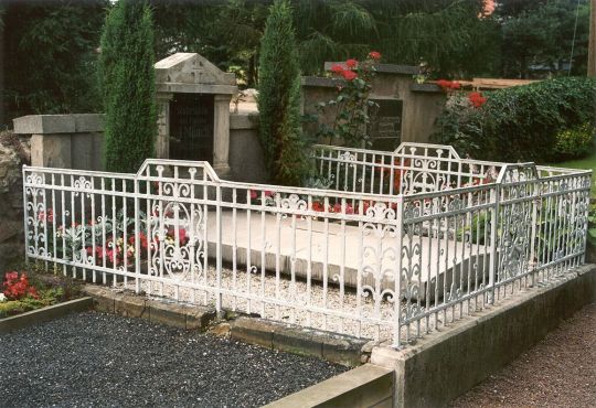 Grabmal auf dem Friedhof in Niederstriegis