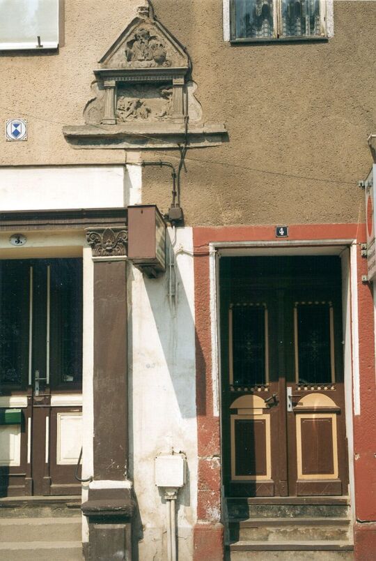 Wandrelief zwischen zwei Häusern in Döbeln