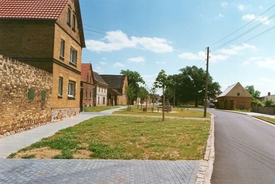 Dorfstraße in Schenkenberg