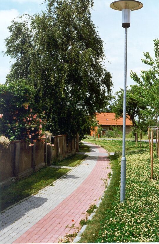 Erneuerter Fußweg in Sausedlitz