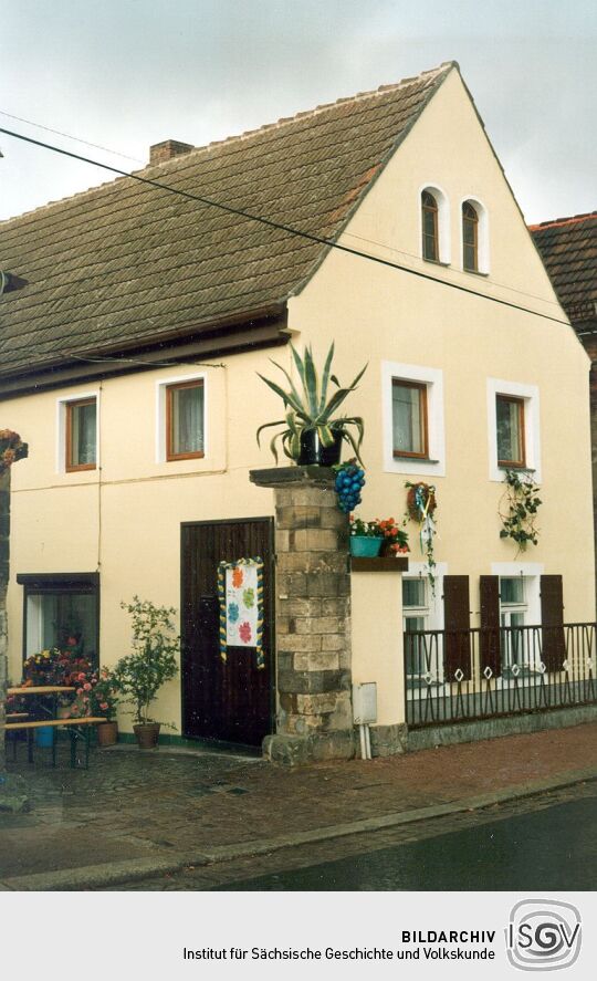 Für das Friedensfest geschmücktes Wohnhaus in Kötzschenbroda