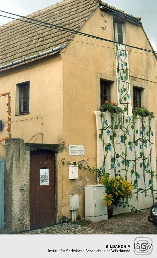 Für das Friedensfest geschmücktes Wohnhaus in Kötzschenbroda