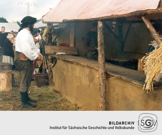 Historischer Verkaufsstand anläßlich des Friedensfestes in Kötzschenbrod