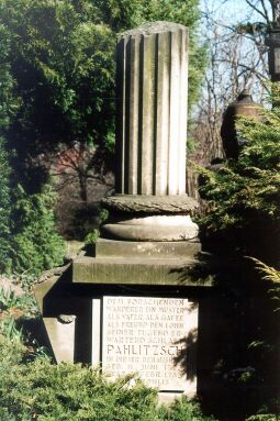 Bild: Grabstein in Leubnitz-Neuostra