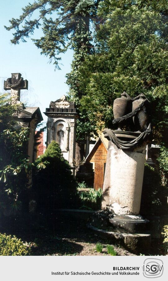 Alte Grabsteine in Leubnitz-Neuostra