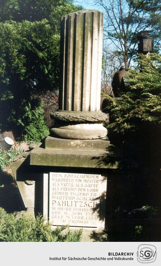 Grabstein auf dem Friedhof von Leubnitz-Neuostra