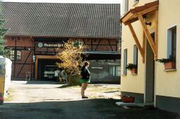 Bild: Gaststätte in einer Scheune in Leubnitz-Neuostra